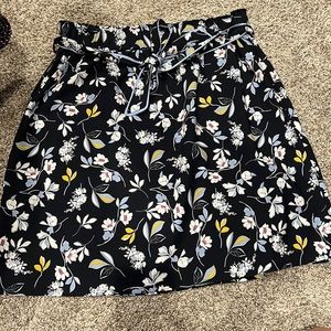 Loft elastic waist skirt with tie and pockets